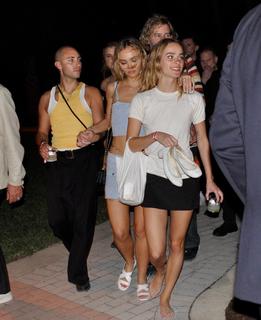 Lily-Rose Depp feet photo thumbnail