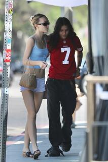 Lily-Rose Depp feet photo thumbnail