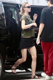Lily-Rose Depp feet photo thumbnail