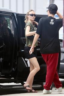 Lily-Rose Depp feet photo thumbnail