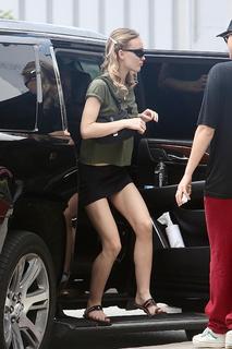 Lily-Rose Depp feet photo thumbnail