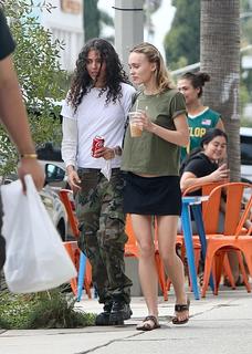 Lily-Rose Depp feet photo thumbnail