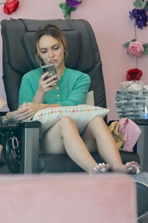 Lily-Rose Depp feet photo thumbnail