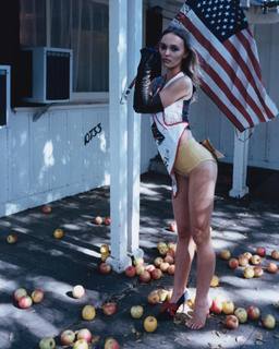 Lily-Rose Depp feet photo thumbnail