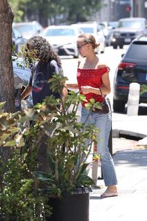 Lily-Rose Depp feet photo thumbnail