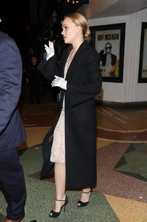 Lily-Rose Depp feet photo thumbnail