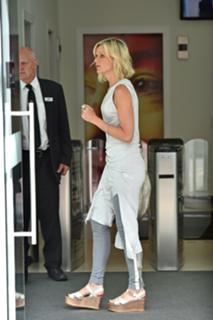 Linda Barker feet photo 19