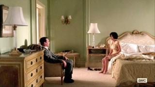 Linda Cardellini feet photo thumbnail