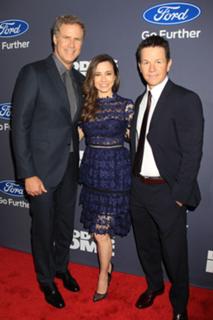 Linda Cardellini feet photo thumbnail