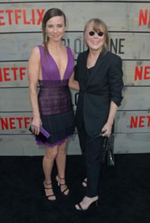 Linda Cardellini feet photo thumbnail