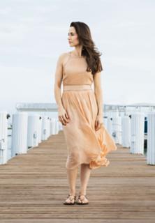Linda Cardellini feet photo thumbnail