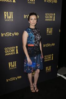 Linda Cardellini feet photo thumbnail