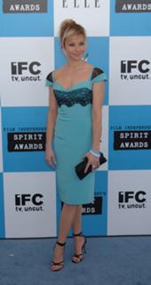 Linda Cardellini feet photo thumbnail