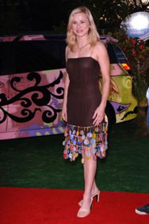 Linda Cardellini feet photo thumbnail