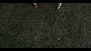 Linda Cardellini feet photo thumbnail