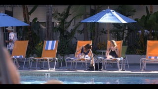Linda Cardellini feet photo thumbnail