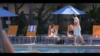 Linda Cardellini feet photo thumbnail