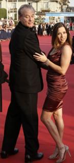 Linda Cardellini feet photo thumbnail