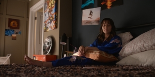 Linda Cardellini feet photo thumbnail