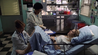 Linda Cardellini feet photo thumbnail