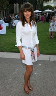 Linda Cardellini feet photo thumbnail