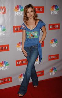 Linda Cardellini feet photo thumbnail
