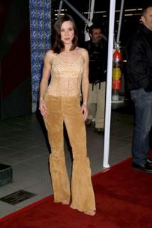 Linda Cardellini feet photo thumbnail