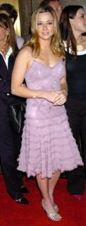 Linda Cardellini feet photo thumbnail