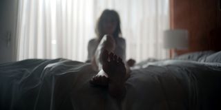 Linda Cardellini feet photo 19