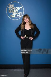 Linda Cardellini feet photo 15