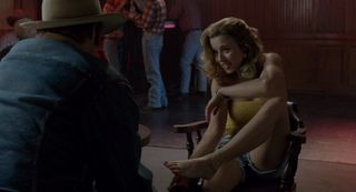 Linda Cardellini feet photo 4