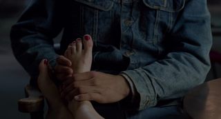 Linda Cardellini feet photo 2