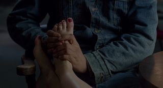 Linda Cardellini feet photo 1