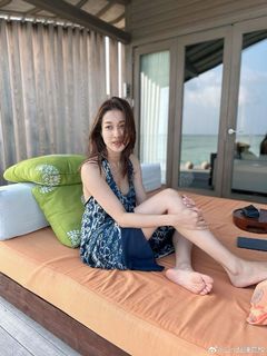 Linda Chung feet photo 1