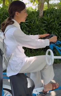 Linda Chung feet photo 4
