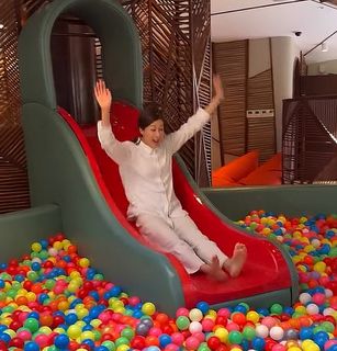 Linda Chung feet photo 3
