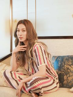 Linda Chung feet photo 1