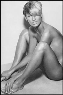 Linda Evangelista feet photo 3