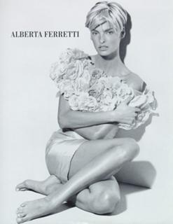 Linda Evangelista feet photo 8