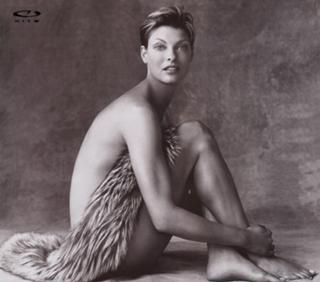 Linda Evangelista feet photo 3