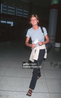 Linda Evangelista feet photo 1