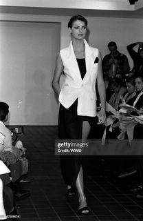 Linda Evangelista feet photo 5