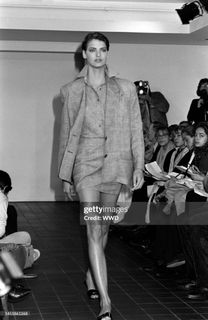 Linda Evangelista feet photo 4