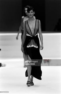 Linda Evangelista feet photo 19