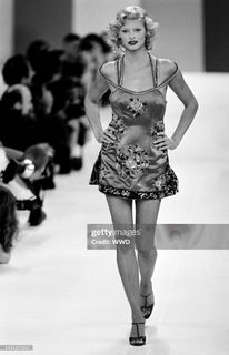 Linda Evangelista feet photo 15
