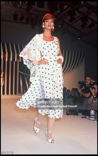 Linda Evangelista feet photo 14