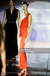 Linda Evangelista feet photo 11
