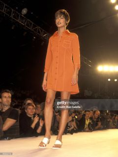 Linda Evangelista feet photo 7