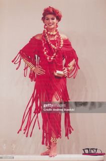 Linda Evangelista feet photo 5
