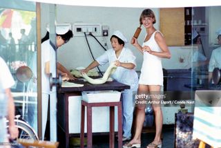 Linda Evangelista feet photo 3